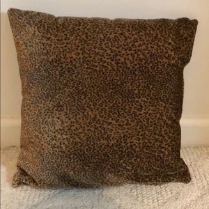 Cheetah decorative pillow.